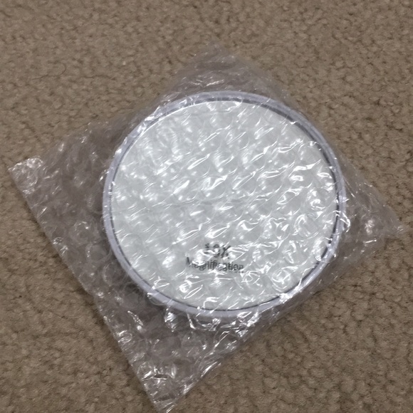 Lighted Makeup Mirror - Picture 3 of 3